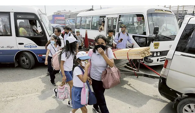 Afectados. En muchas escuelas de Lima, los alumnos debieron regresar temprano a casa ante la ola de protestas. Similar fue la situación en otras regiones. Foto: difusión.