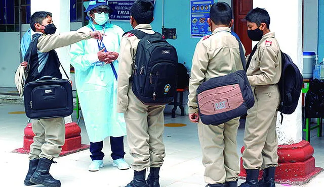 Controles. En colegios de Puno se suspendió clases por casos positivos en estudiantes. Foto: Juan Carlos Cisneros