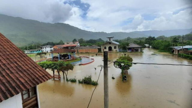 Plaza principal de Chiorimoto quedó inundada por desborde de río Shocol en Amazonas. Foto: Paxsstv Rodríguez Mendoza.