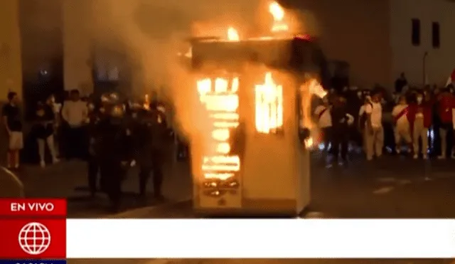 Se registraron disturbios en el Centro de Lima durante la marcha contra el Gobierno de Pedro Castillo. Foto: captura América TV