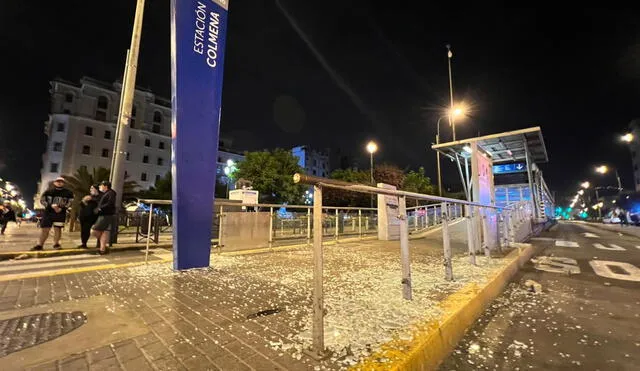 La estación Colmena del Metropolitano quedó con graves destrozos. Foto: Raúl Egúsquiza / URPI - LR
