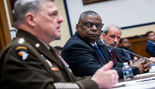 El general Mark Milley (i) junto con el secretario de Defensa, Lloyd Austin, en el Comité de Servicios Armados del Congreso de Estados Unidos. Foto: EFE