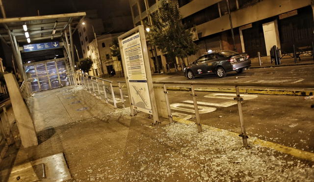 La estación Colmena del Metropolitano también fue atacada durante las protestas. Foto: Antonio Melgarejo/La República