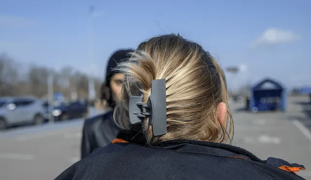 Fue entrevistada en Zaporiyia, ciudad a la que llegan a diario miles de desplazados por la ocupación rusa en el sur de Ucrania. Foto: AFP