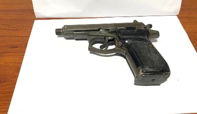 La Policía incautó la pistola CZ83. Foto: PNP