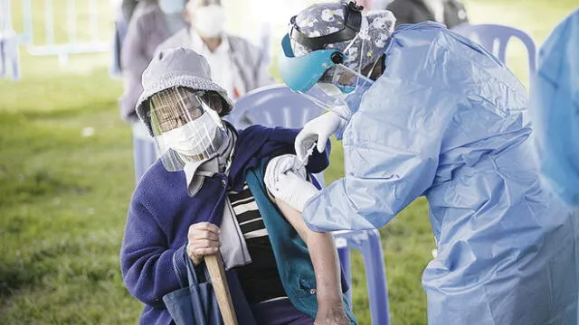 Meta. 105 mil mayores de 70 años recibirán cuarta dosis. Foto: La República