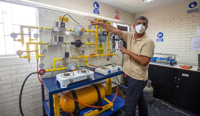 Fernando Jiménez, docente de la Pontifica Universidad Católica del Perú, forma parte del equipo que diseñó la cocina ahorrativa de gas. Foto: PUCP