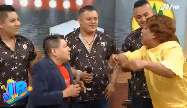 Dilbert Aguilar participó del segmento “Trampolín a la champa” en JB en ATV. Foto: captura ATV