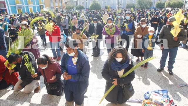 Feligreses llegaron hasta el templo San Juan Bautista de Puno. Foto: La República/Carlos Cisneros