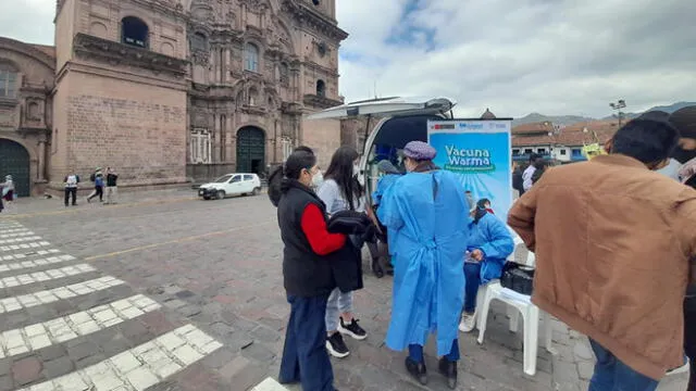 Vacunación se desarrolla a través de brigadas que recorren las calles de Cusco. Foto: URPI/Luis Álvarez