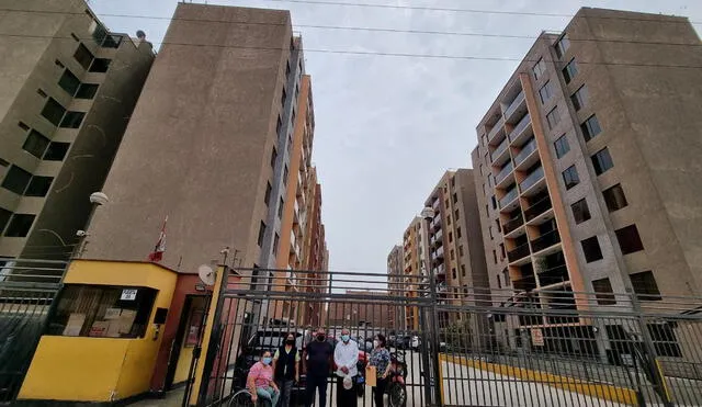 Los habitantes del condominio se mostraron hartos de la delincuencia que azota la urbanización. Foto: Mary Luz Aranda // URPI-LR