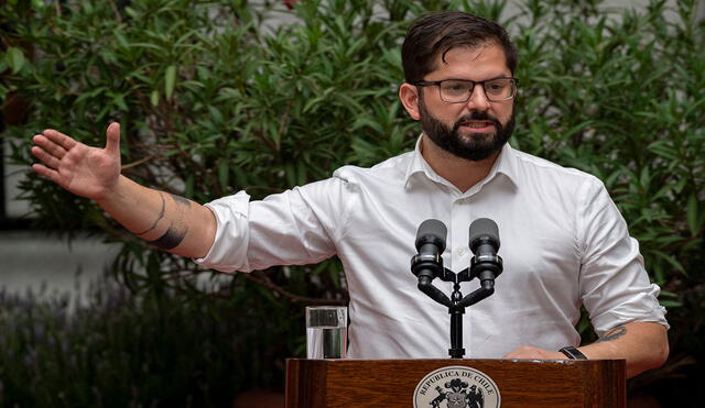 El presidente de Chile, el izquierdista Gabriel Boric, se reunió este domingo con  sus ministros para hacer balance y "autocrítica" de la gestión de su primer mes. Foto: referencial/AFP