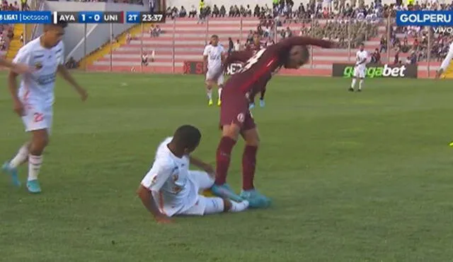 Rodrigo Vilca cometió una innecesaria falta muy cerca del árbitro. Foto: captura de Gol Perú
