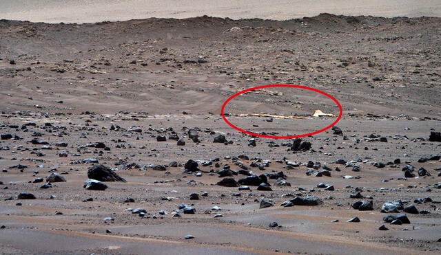 El róver Perseverance captó los restos de un paracaídas el pasado 6 de abril en la superficie de Marte. Foto: NASA