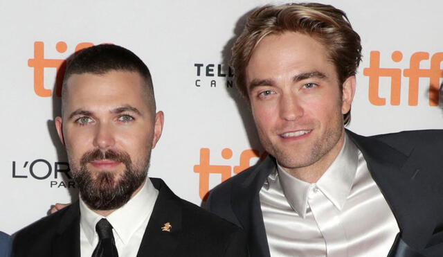 Robert Pattinson y Robert Eggers mantienen una amistad desde que trabajaron juntos en "The lighthouse", motivo por el cual el director acudió a ver "The Batman" en cines. Foto: AFP