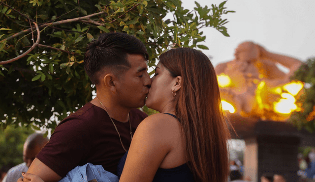 Según un estudio científico, los besos son fundamentales para evaluar si la pareja es la correcta. Foto: Andina