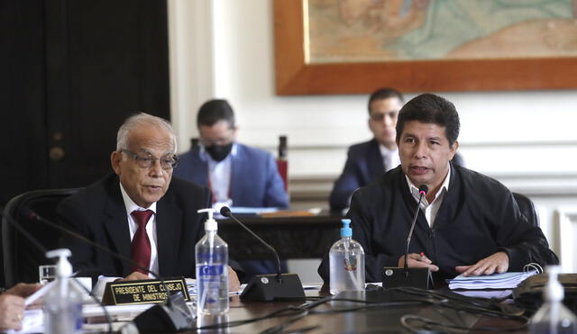 El presidente Pedro Castillo junto con el presidente del Consejo de Ministros, Aníbal Torres. Foto: Presidencia