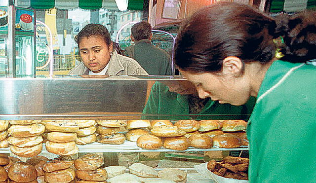 Medida. Desde mayo se exonerará de IGV a cinco alimentos: pan, azúcar, pollo, huevo y fideos. Foto: difusión