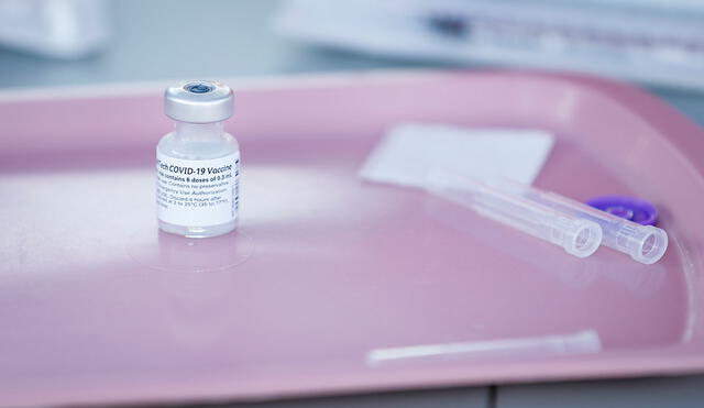Vacuna contra la COVID-19 de la farmacéutica Pfizer y su socia BioNTech. Foto: EFE