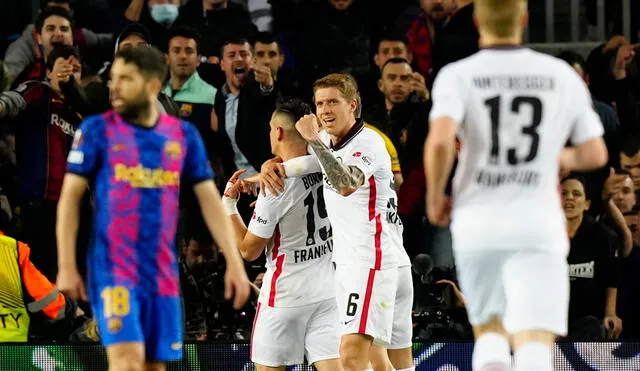 Rafael Santos Borré marcó un golazo en el Camp Nou y celebró en memoria de Rincón. Foto: EFE