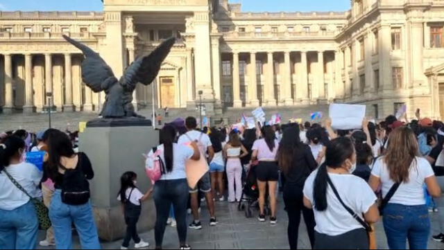 “A todos esos violadores que no tienen piedad de los niños, nosotros tampoco debemos tenerle piedad. No debemos llenar cárceles, debemos llenar cementerios”, agregó otra madre de familia. Foto: Captura Urpi