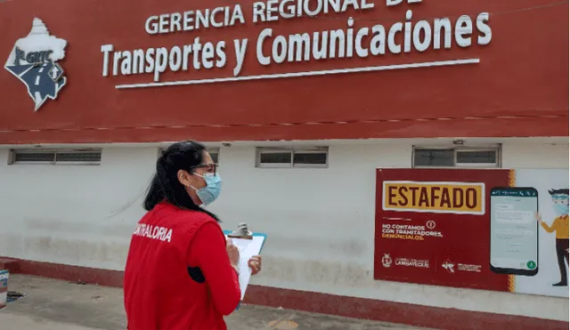 Los técnicos de la Contraloría acopiaron información en la Gerencia Regional de Transportes. Foto: Contraloría