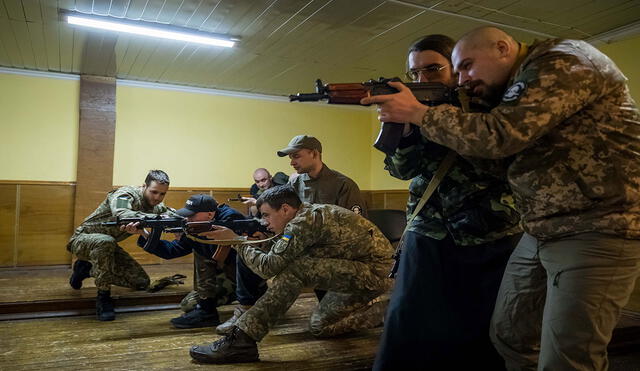 Ucrania se defiende de la invasión rusa desde el pasado 24 de febrero. Foto: EFE