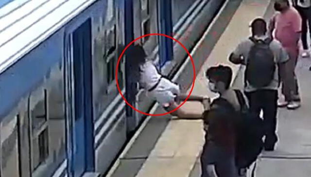 La joven cayó a los rieles del tren en movimiento. Video: Ferrocarril Belgrano Sur