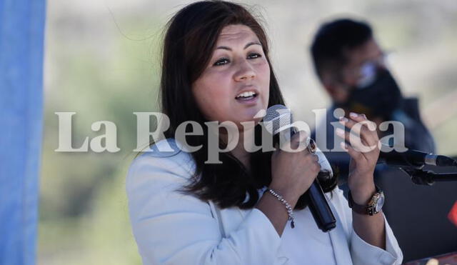 Gobernadora participó en ceremonia de entrega de obra en Yanahuara. Foto: Rodrigo Talavera/ La República