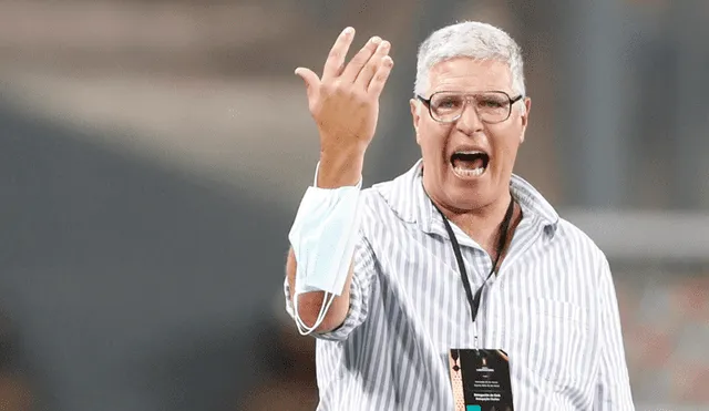 Álvaro Gutiérrez dejó de ser entrenador de Universitario tras caer goleado ante Alianza Lima. Foto: EFE