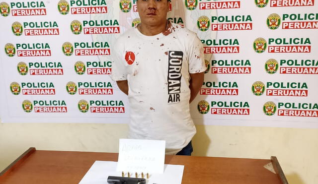 Sujeto fue detenido con el arma de fuego escondido en la cintura. Foto: PNP