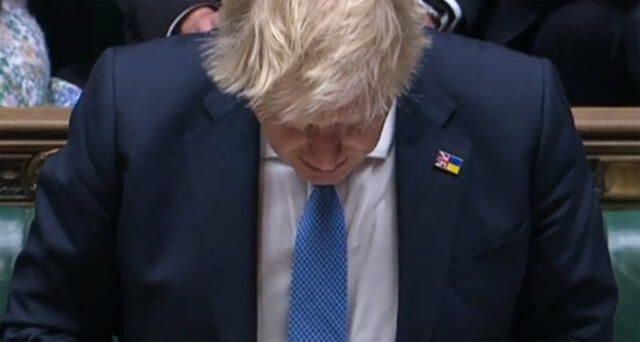 La Unidad de Grabación Parlamentaria (PRU) del Parlamento muestra al primer ministro británico, Boris Johnson, disculpándose con los parlamentarios por el "partygate". Foto: AFP