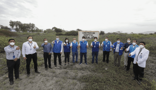 Los funcionarios verificaron el terreno donde se construirá hospital de EsSalud. Foto: EsSalud