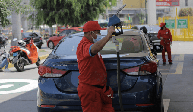 Revisa los precios de los combustibles hoy en los grifos de Lima y Callao. Foto: Gerardo Marin / La República