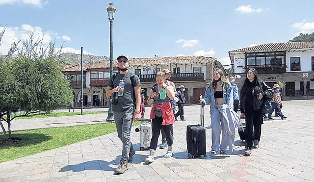 Perjudicados. Miles de turistas quedaron varados y no pudieron salir de la Ciudad Imperial. Foto: La República