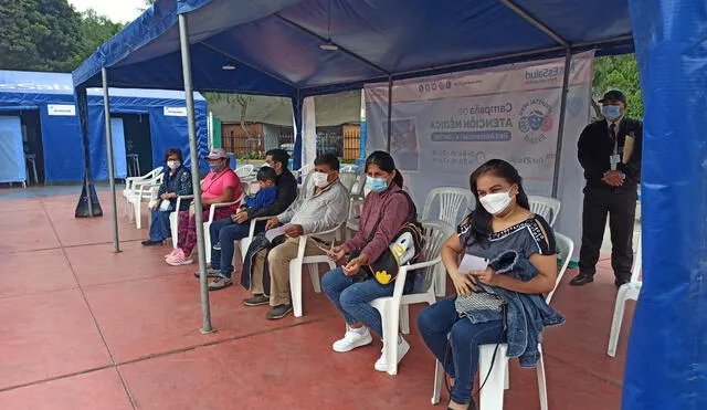 Pacientes esperan ser atendidos en el Hospital Perú. Foto: Y. Goicochea/La República