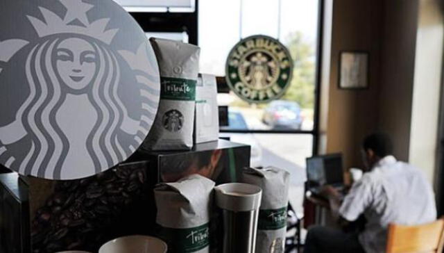 Starbucks se une a la campaña del cuidado al medio ambiente. Foto: AFP.