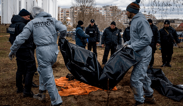 El alcalde de la ciudad ucraniana de Mariúpol ha denunciado la existencia de una gran fosa común en la que han podido ser enterradas entre 3.000 y 9.000 cadáveres. Foto: EFE