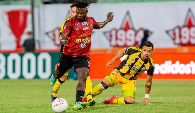 Táchira jugó todo el segundo tiempo con un hombre menos. Foto: Caracas FC