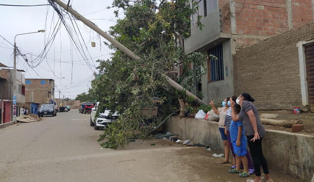 Vecinos exigieron una inmediata intervención de las autoridades, ya que esto representa un peligro constante. Foto: Rosa Quincho