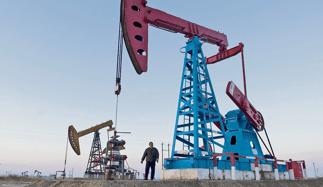 A la segura. Actuales concesionarios en el noroeste explotan reservas halladas por Petroperú, relegado en la privatización. Foto: EFE