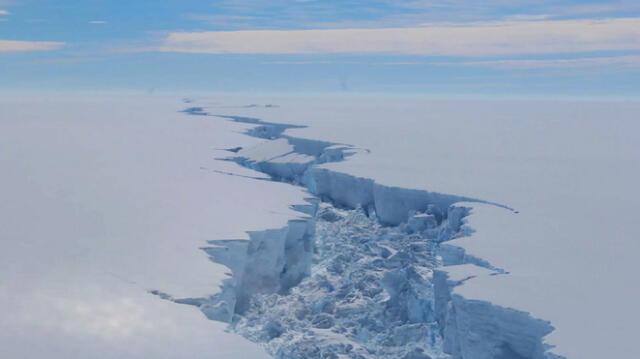 La grieta en la plataforma de hielo Larsen C poco antes del desprendimiento del iceberg gigante. Foto: AFP/ British Antarctic Survey