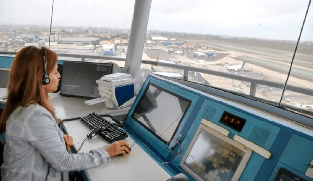 El tiempo promedio de formación de un controlador de tránsito aéreo es de un año y medio. Foto: Andina