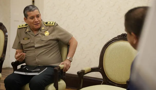 General Angulo dice que combatirá corrupción en la Policía. Foto: GRLL