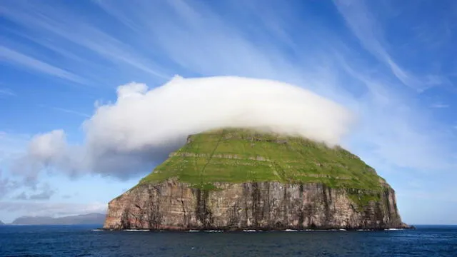 Esta isla posee su propia nube, se traba de una de tipo lenticular. Foto:  Shutterstock