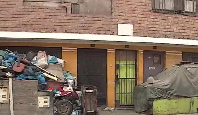 Mujer de 31 años habría sido mantenida cautiva más de 20 años en el segundo piso de una vivienda en San Juan de Lurigancho. Foto. América TV