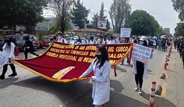 Estudiantes alegan que desde hace más de 2 años no hay acceso a prácticas clínicas en centros de salud a nivel nacional. Foto: Alexander Flores/ URPI