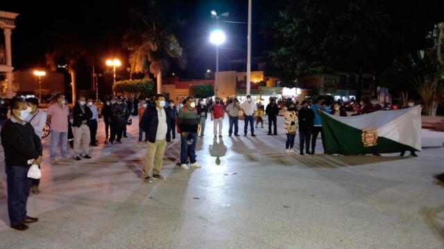 Dirigentes de gremios y sociedad civil se reunieron en la Plaza Miguel Grau de Talara. Foto: La República.