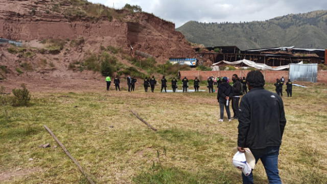 Cusco. Agentes de la Policía llegaron para controlar el enfrentamiento. Foto: URPI/Alexander Flores