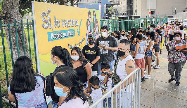 Responsabilidad. Padres deben llevar a vacunar a sus hijos. Foto: John Reyes/La República